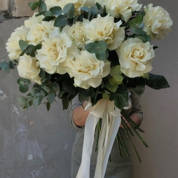 Buchet din Trandafiri Francezi si Eucalipt alt vedere product 2