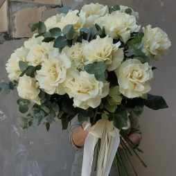 Buchet din Trandafiri Francezi si Eucalipt alt vedere product