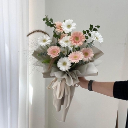 Buchet din Gerbere Albe si Roz photo