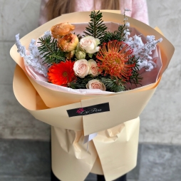 Buchet Elegant de Iarnă &icirc;n Nuanțe Calde de Piersică photo