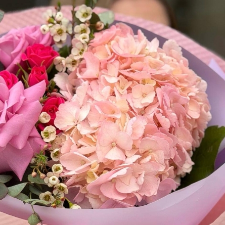 Buchet Roz cu Hortensie si Trandafiri photo