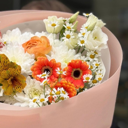 Buchet Pastel cu Gerbera, Crizanteme și Alstroemeria photo