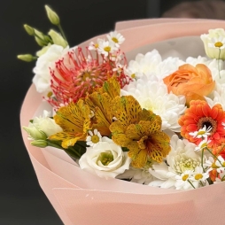 Buchet Pastel cu Gerbera, Crizanteme și Alstroemeria photo