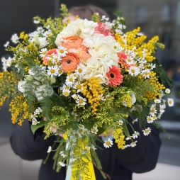 Buchet Luminos cu Hortensie, Gerbera și Mimoză photo