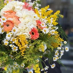 Buchet Luminos cu Hortensie, Gerbera și Mimoză photo