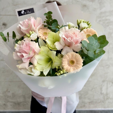 Buchet Pastel cu Amarilis, Trandafiri și Gerbera photo