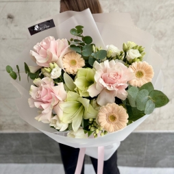 Buchet Pastel cu Amarilis, Trandafiri și Gerbera photo