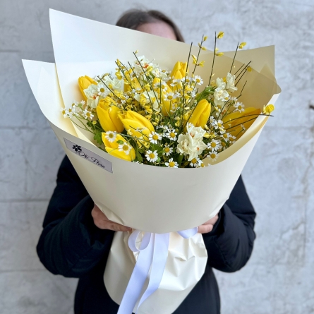 Buchet Galben cu Lalele si Musetel alt vedere product
