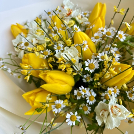 Buchet Galben cu Lalele si Musetel alt vedere product 2