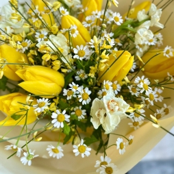 Buchet Galben cu Lalele si Musetel alt vedere product 3