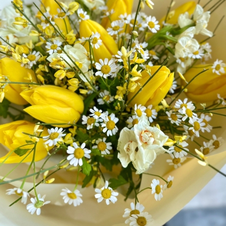 Buchet Galben cu Lalele si Musetel alt vedere product 3