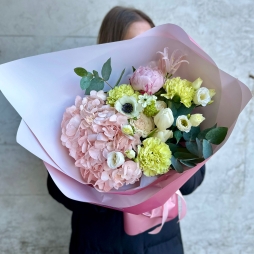 Buchet cu Hortensie si Flori Delicate alt vedere product 2