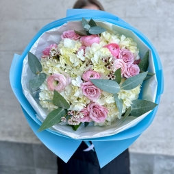 Buchet cu Hortensii, Trandafiri si Ranunculus alt vedere product 3