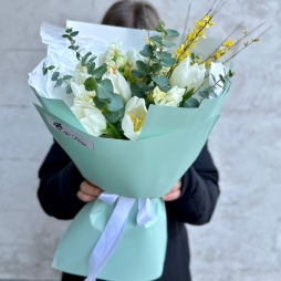 Buchet cu Lalele, Narcise si Genista alt vedere product 2