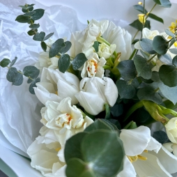 Buchet cu Lalele, Narcise si Genista alt vedere product 3