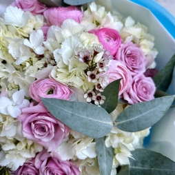 Buchet cu Hortensii, Trandafiri si Ranunculus alt vedere product 2