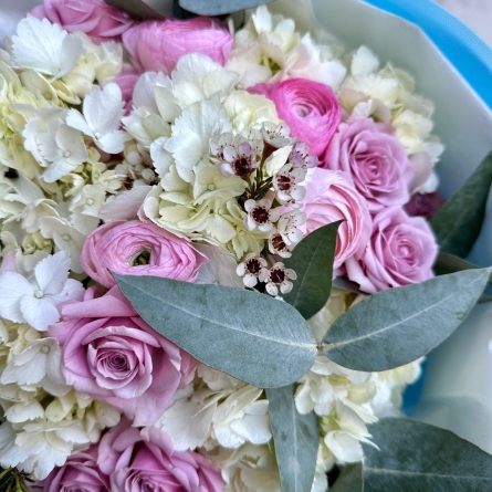 Buchet cu Hortensii, Trandafiri si Ranunculus alt vedere product 2