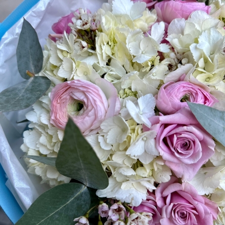 Buchet cu Hortensii, Trandafiri si Ranunculus alt vedere product 4