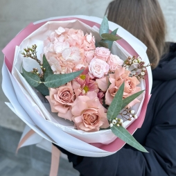 Buchet Cappuccino cu Hortensie si Trandafiri alt vedere product 2