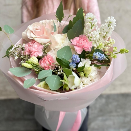 Buchet Pastel de Primăvară cu Accent Albastru alt vedere product