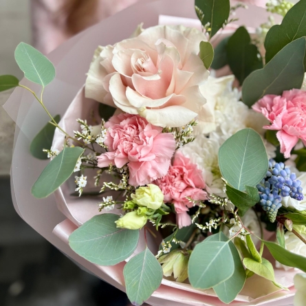 Buchet Pastel de Primăvară cu Accent Albastru alt vedere product 2