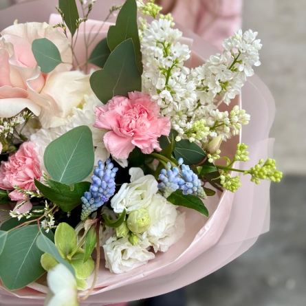 Buchet Pastel de Primăvară cu Accent Albastru alt vedere product 3