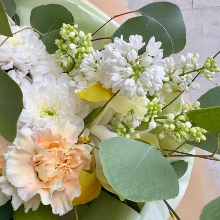 Buchet Pastel de Primăvară cu Tonuri Galbene și Crem alt vedere product 3