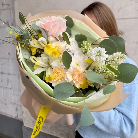 Buchet Pastel de Primăvară cu Tonuri Galbene și Crem alt vedere product 2