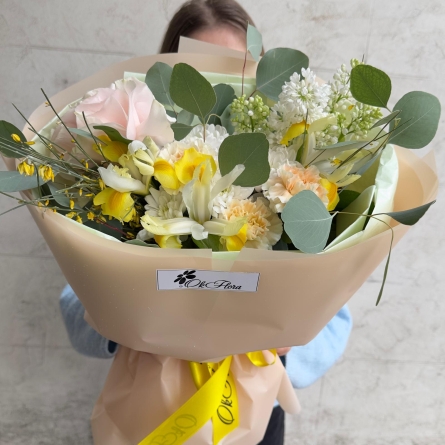 Buchet Pastel de Primăvară cu Tonuri Galbene și Crem alt vedere product 6