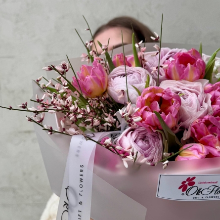 Buchet Roz de Primăvară cu Ranunculus și Lalele alt vedere product 3