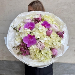 Buchet Alb cu Hortensii, Ranunculus și Orhidee alt vedere product 4