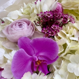Buchet Alb cu Hortensii, Ranunculus și Orhidee alt vedere product 3
