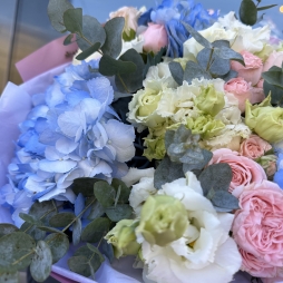 Buchet cu Hortensie Albastra, Trandafiri Roz si Eustome alt vedere product 3