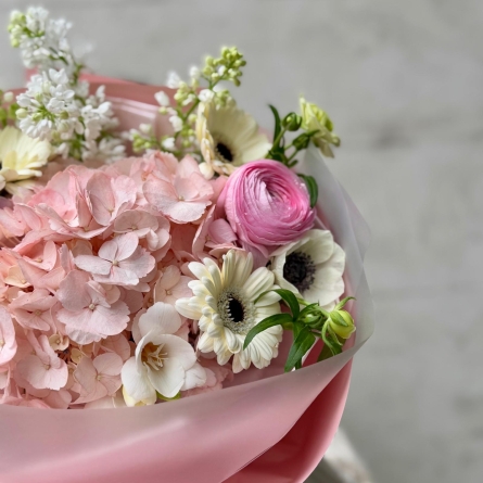 Buchet cu Hortensie, Ranunculus si Flori Albe alt vedere product 2