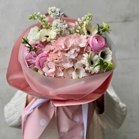 Buchet cu Hortensie, Ranunculus si Flori Albe alt vedere product