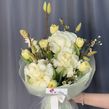 Buchet Alb-Crem cu Trandafiri și Lalele alt vedere product 4