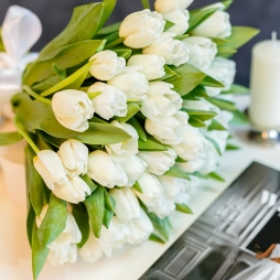 Buchet din 51 lalele albe photo