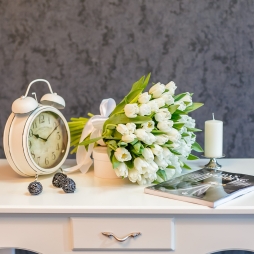 Buchet din 51 lalele albe photo