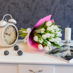 Buchet special Nr 2 din 15 lalele albe photo