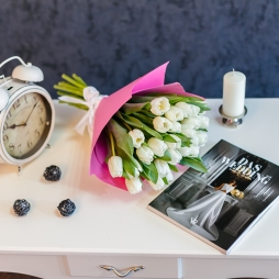 Buchet special Nr 2 din 15 lalele albe photo