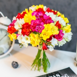 Buchet din 31 frezii alt vedere product 5