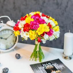 Buchet din 31 frezii alt vedere product 6