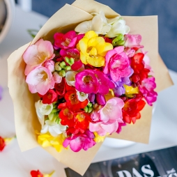 Buchet din Frezii Multicolore in Hartie Naturala alt vedere product 4