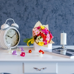 Buchet din Frezii Multicolore in Hartie Naturala alt vedere product 8