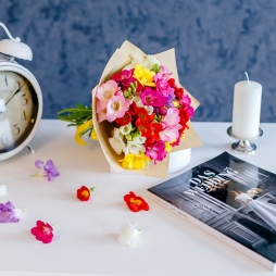 Buchet din frezii in hirtie naturala alt vedere product