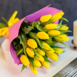 Buchet special Nr 5 din 25 lalele galbene photo