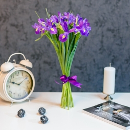 Buchet din 15 irisi photo